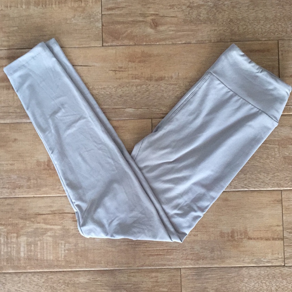 LulaRoe light grey leggings